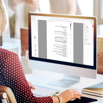 Une experte du ebook prépare un pdf enrichi